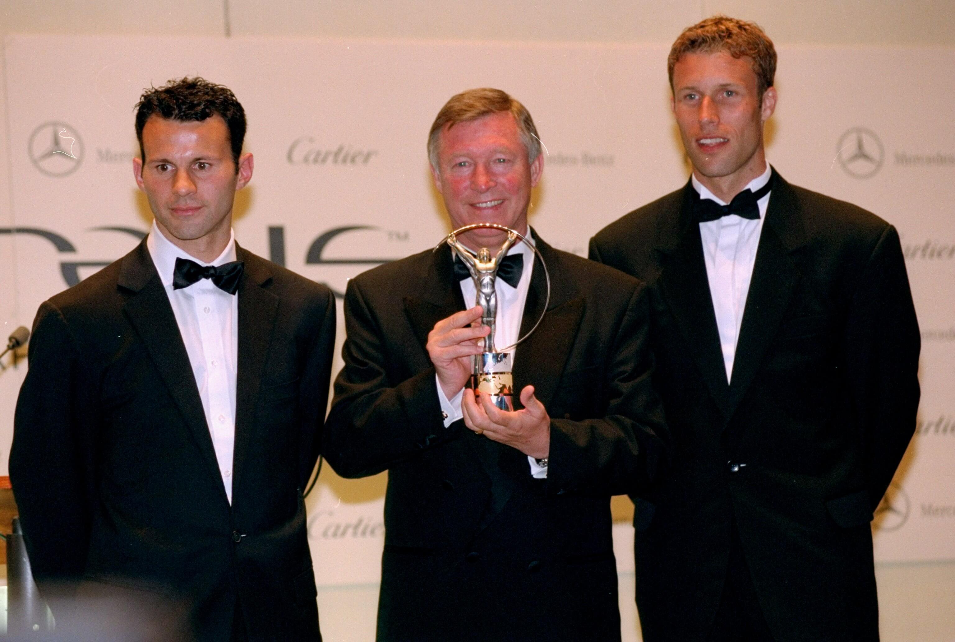 MANCHESTER-UTD-RECIEVE-LAUREUS-WORLD-TEAM-OF-THE-YEAR-2000-LAUREUS-AWARDS-RIGHTS-FREE-FOR-EDITORIAL-USE